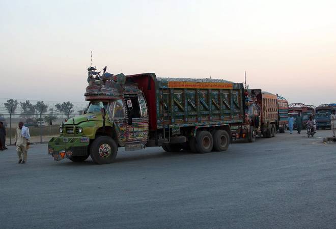 Pulwama attack: 450 trucks parked at Wagah border as security forces refused to allow trucks from Pakistan carrying shipments to be sent to India. Pulwama attack: 450 trucks parked at Wagah border as security forces refused to allow trucks from Pakistan carrying shipments to be sent to India.