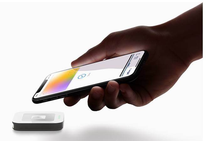 Apple Card users can sign up instantly and start using the credit card service at stores, in apps and online. Apple Card users can sign up instantly and start using the credit card service at stores, in apps and online.