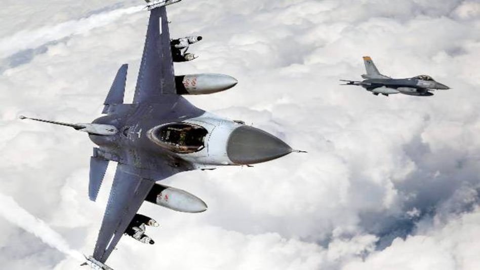 In a study on ejection injuries, the risk for injuries was approximately 30-50%. Fractures were seen in the thoracic spine (10%), fractures of the legs (12%), and also about 3% had fractures of the arms. In a study on ejection injuries, the risk for injuries was approximately 30-50%. Fractures were seen in the thoracic spine (10%), fractures of the legs (12%), and also about 3% had fractures of the arms.