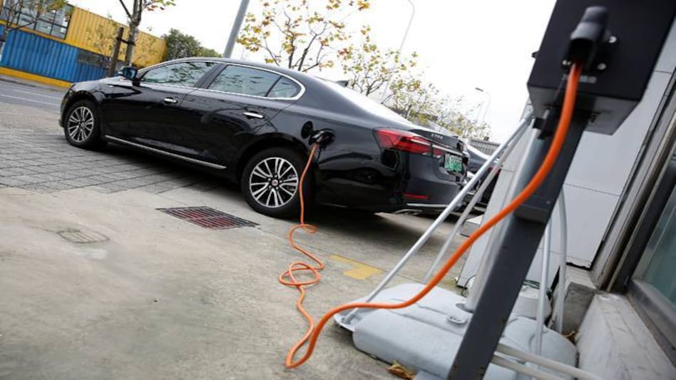 Cabinet clears Rs 10,000 crore FAME II scheme to promote EVs, hybrid vehicles Cabinet clears Rs 10,000 crore FAME II scheme to promote EVs, hybrid vehicles