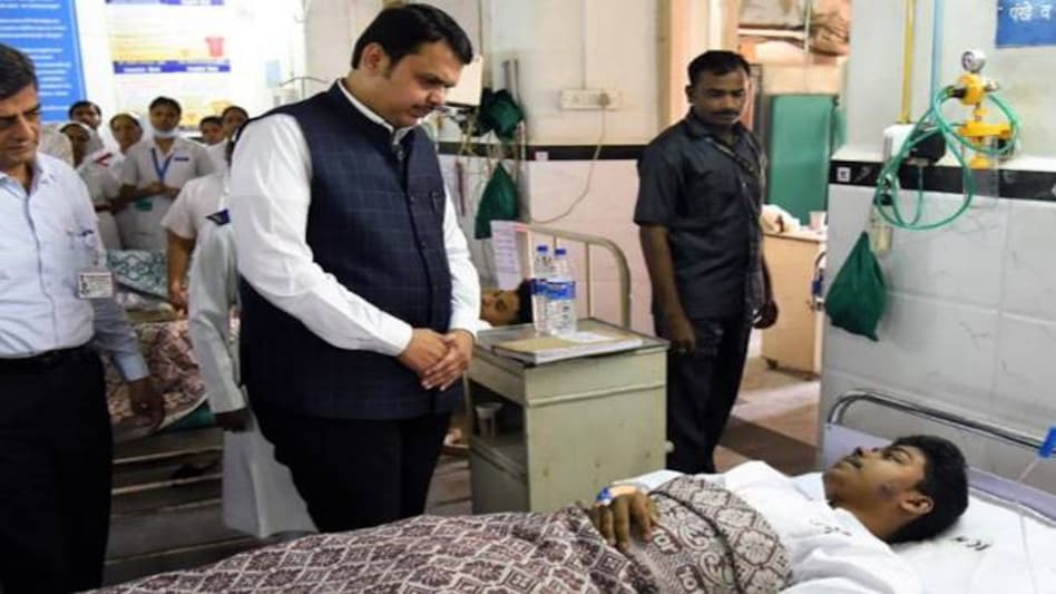 Mumbai CST Bridge Collapse: Maharshtra CM Fadnavis sets evening deadline to 'fix responsibility', BMC to decide on dismantling structure Mumbai CST Bridge Collapse: Maharshtra CM Fadnavis sets evening deadline to 'fix responsibility', BMC to decide on dismantling structure