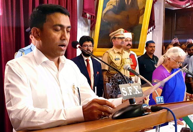 Goa gets a new CM in the wee hours; BJP's Pramod Sawant takes oath Goa gets a new CM in the wee hours; BJP's Pramod Sawant takes oath