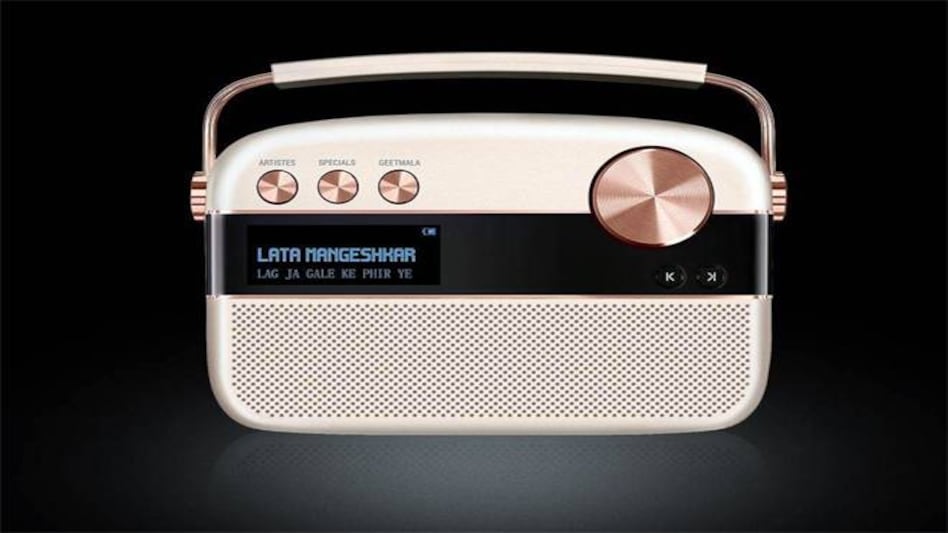 The Carvaan Gold comes in a champagne gold or rose gold colour with metallic finish The Carvaan Gold comes in a champagne gold or rose gold colour with metallic finish