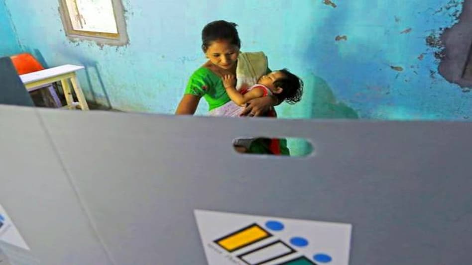 Lok Sabha Election 2019: 64% voter turnout recorded in fourth phase, violence in West Bengal Lok Sabha Election 2019: 64% voter turnout recorded in fourth phase, violence in West Bengal