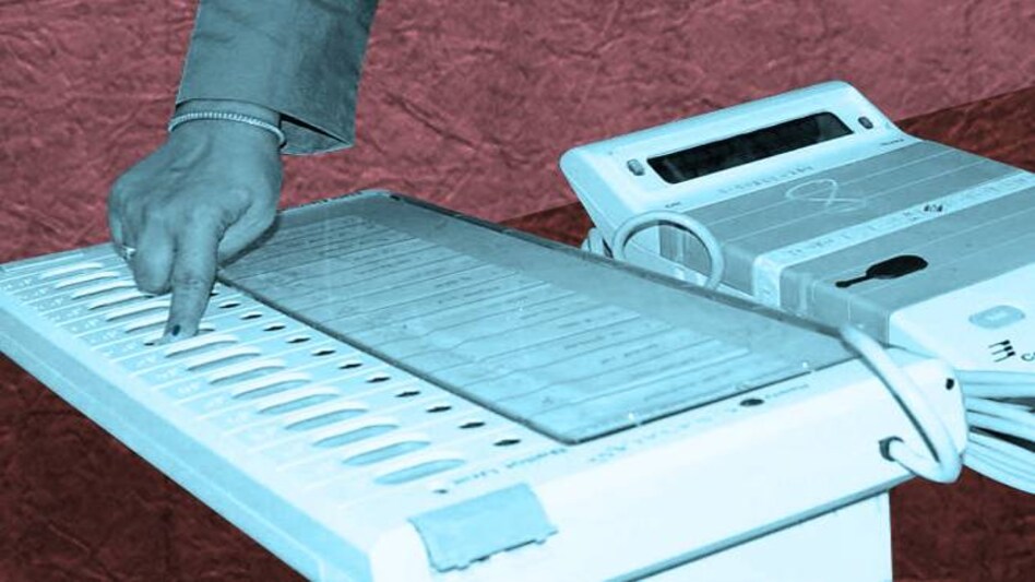 Lok Sabha Elections 2019 Phase 3: EVM glitches Lok Sabha Elections 2019 Phase 3: EVM glitches