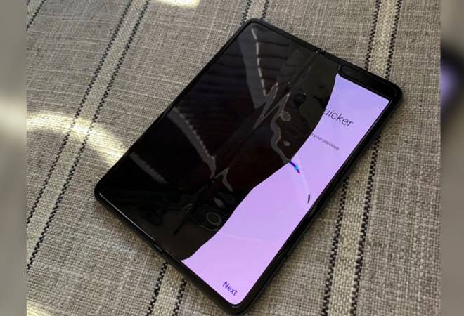 Samsung Galaxy Fold is is "alarmingly fragile" Samsung Galaxy Fold is is "alarmingly fragile"