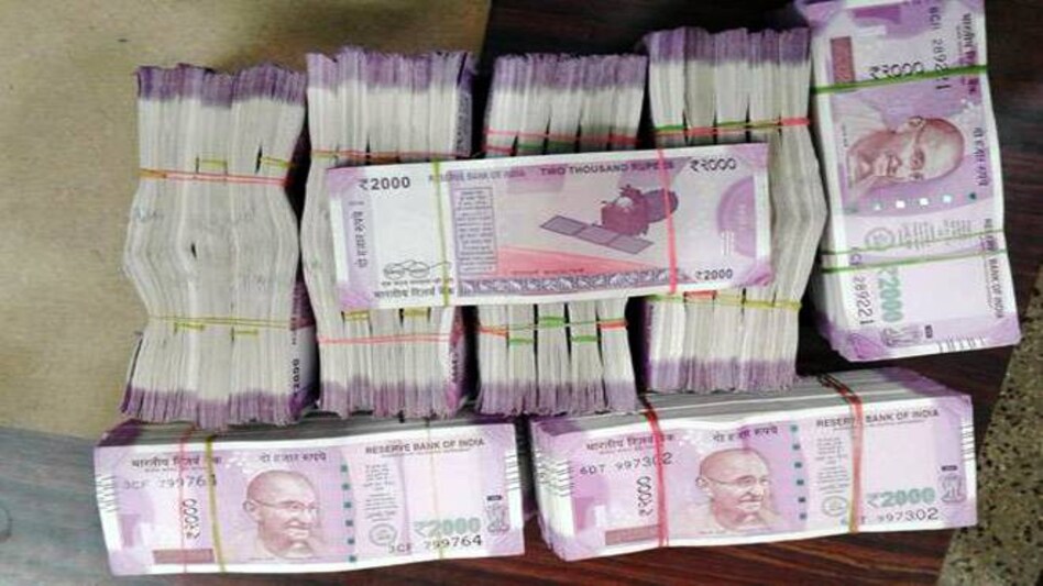 I-T dept conducts raids at dozen premises in Karnataka on charges of tax evesion I-T dept conducts raids at dozen premises in Karnataka on charges of tax evesion