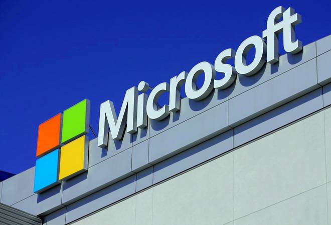 Microsoft market cap hits $1 trillion for first time, pulls above Apple Microsoft market cap hits $1 trillion for first time, pulls above Apple
