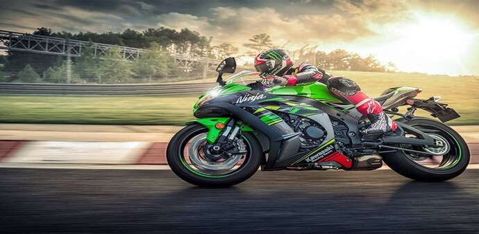 The new Kawasaki Ninja ZX-10R will be competing against BMW S 1000 RR, Suzuki GSX-R1000R, Ducati V4, Yamaha YZF-R1. Photo credit: Kawasaki The new Kawasaki Ninja ZX-10R will be competing against BMW S 1000 RR, Suzuki GSX-R1000R, Ducati V4, Yamaha YZF-R1. Photo credit: Kawasaki