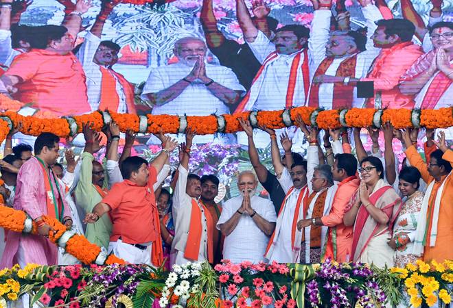 State BJP leaders garland Prime Minister Narendra Modi during an election rally for the upcoming Lok Sabha elections in Kolkata. (PHOTO:PTI) State BJP leaders garland Prime Minister Narendra Modi during an election rally for the upcoming Lok Sabha elections in Kolkata. (PHOTO:PTI)