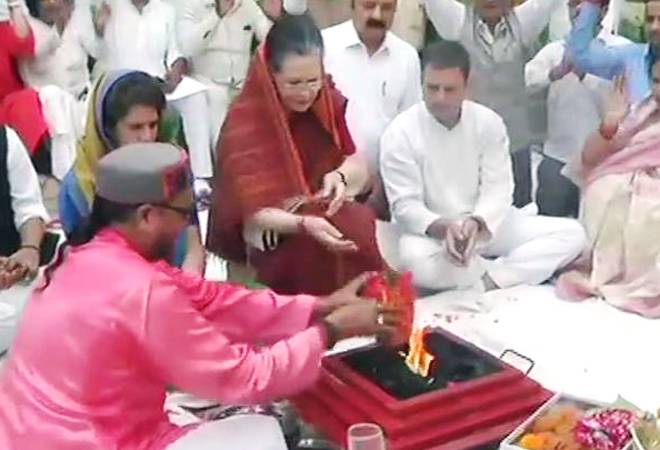 Sonia Gandhi performs 'havan' ahead of filing nomination from Raebareli. Sonia Gandhi performs 'havan' ahead of filing nomination from Raebareli.