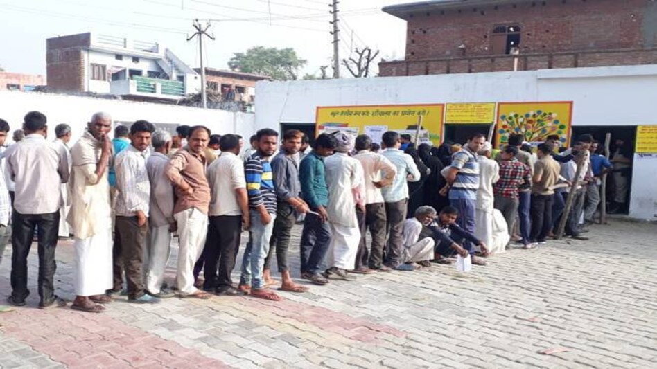 In Bihar, a total of 7.06 crore voters will exercise their franchise on 72,723 polling stations. In Bihar, a total of 7.06 crore voters will exercise their franchise on 72,723 polling stations.