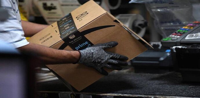 Amazon has considered installing two machines at dozens more warehouses, removing at least 24 roles at each one. (Photo: Reuters) Amazon has considered installing two machines at dozens more warehouses, removing at least 24 roles at each one. (Photo: Reuters)