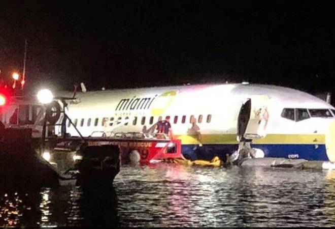 A Boeing 737 is seen in the St. Johns River in Jacksonville, Florida, U.S. May 3, 2019 in this picture obtained from social media. JACKSONVILLE SHERIFF'S OFFICE /via REUTERS A Boeing 737 is seen in the St. Johns River in Jacksonville, Florida, U.S. May 3, 2019 in this picture obtained from social media. JACKSONVILLE SHERIFF'S OFFICE /via REUTERS