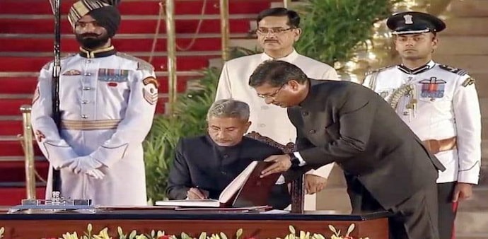 "He is a trusted aide to the prime minister," said a source with close knowledge of the matter, who declined to be identified as he was not authorized to speak to the media. "He is a trusted aide to the prime minister," said a source with close knowledge of the matter, who declined to be identified as he was not authorized to speak to the media.