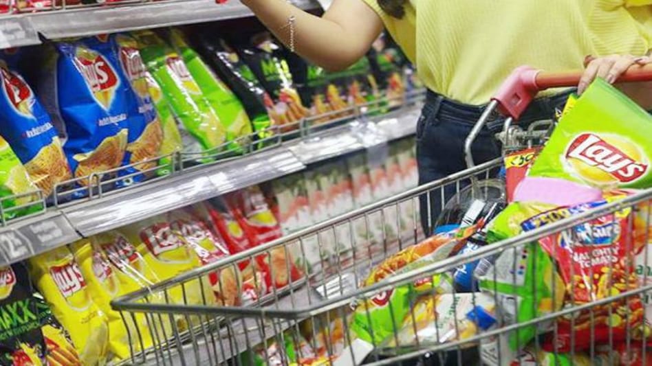 American snack food giant PepsiCo has announced its decision to withdraw its cases filed against the four potato farmers of Gujarat. American snack food giant PepsiCo has announced its decision to withdraw its cases filed against the four potato farmers of Gujarat.