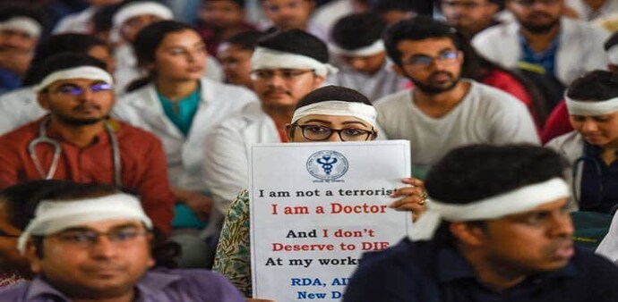 West Bengal Doctors' strike: We want unconditional apology of Chief Minister Mamata Banerjee, says the protesting doctors in West Bengal. West Bengal Doctors' strike: We want unconditional apology of Chief Minister Mamata Banerjee, says the protesting doctors in West Bengal.