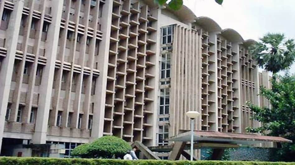 Out of the top 500 rankers too, 147 students have been allotted seats at IIT-Bombay while 142 students were given seats at IIT-Delhi Out of the top 500 rankers too, 147 students have been allotted seats at IIT-Bombay while 142 students were given seats at IIT-Delhi