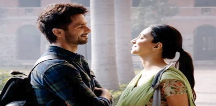 Kabir Singh collections: Shahid Kapoor-Kiara Advani starrer Kabir Singh reportedly raked in around Rs 25 crore on Sunday as opposed to Rs 20.21 crore on its opening day (Friday). Kabir Singh collections: Shahid Kapoor-Kiara Advani starrer Kabir Singh reportedly raked in around Rs 25 crore on Sunday as opposed to Rs 20.21 crore on its opening day (Friday).