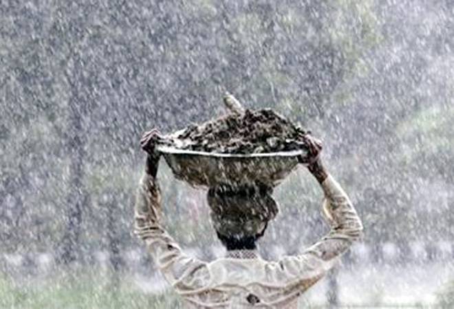 Indians await monsoon as reservoirs shrink, temperature soars