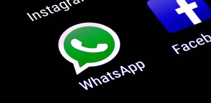WhatsApp tests sharing your status to your Facebook Story WhatsApp tests sharing your status to your Facebook Story