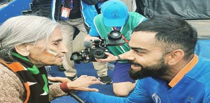 World Cup 2019: After India joined the titleholders 'Australia' in the knockouts, Virat Kohli and Rohit Sharma were seen seeking blessings from the octogenarian World Cup 2019: After India joined the titleholders 'Australia' in the knockouts, Virat Kohli and Rohit Sharma were seen seeking blessings from the octogenarian