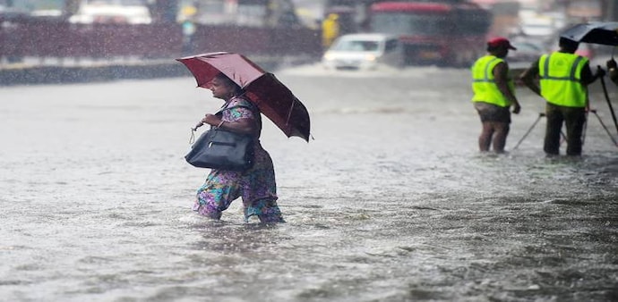 Mumbai rains: Waterlogging at Sion Mumbai rains: Waterlogging at Sion