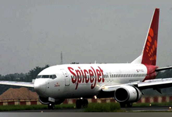SpiceJet technician dies at Kolkata airport after getting stuck in landing gear door of aircraft SpiceJet technician dies at Kolkata airport after getting stuck in landing gear door of aircraft