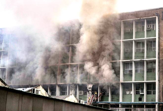 Delhi AIIMS fire: Former Finance Minister Arun Jaitley is undergoing treatment at the AIIMS hospital, but he is admitted in a different building. Delhi AIIMS fire: Former Finance Minister Arun Jaitley is undergoing treatment at the AIIMS hospital, but he is admitted in a different building.