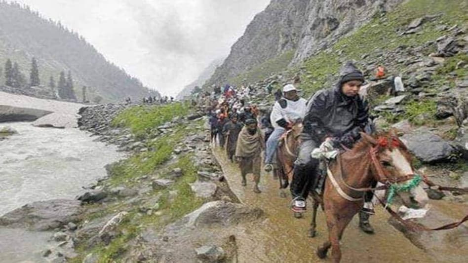 J&K administration has issued an advisory asking Amarnath Yatris to cut short their pilgrimage and all tourists to leave Kashmir Valley at the earliest J&K administration has issued an advisory asking Amarnath Yatris to cut short their pilgrimage and all tourists to leave Kashmir Valley at the earliest