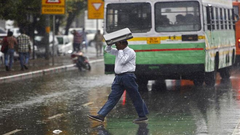 Delhi weather updates: Light showers in the city Delhi weather updates: Light showers in the city