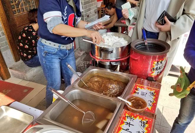 Beijing directs restaurants and food stalls to remove Arabic symbols