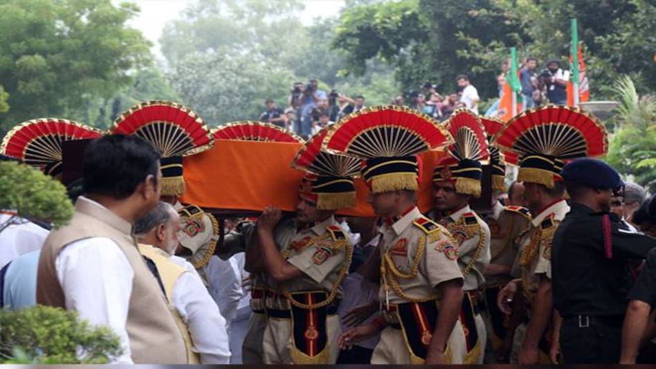 Arun Jaitley funeral: The 66-year-old BJP stalwart was an important part of PM Modi's cabinet in BJP government's first term. Arun Jaitley funeral: The 66-year-old BJP stalwart was an important part of PM Modi's cabinet in BJP government's first term.