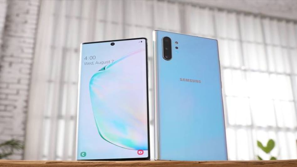 While Galaxy Note 10+ is available in Aura Glow, Aura White and Aura Black; Galaxy Note 10 is available in Aura Glow, Aura Red and Aura Black. While Galaxy Note 10+ is available in Aura Glow, Aura White and Aura Black; Galaxy Note 10 is available in Aura Glow, Aura Red and Aura Black.
