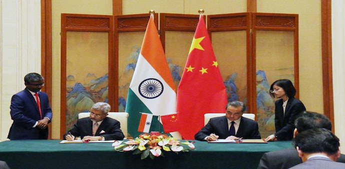 External Affairs Minister S Jaishankar with Chinese counterpart Wang Yi. (Photo: @DrSJaishankar) External Affairs Minister S Jaishankar with Chinese counterpart Wang Yi. (Photo: @DrSJaishankar)