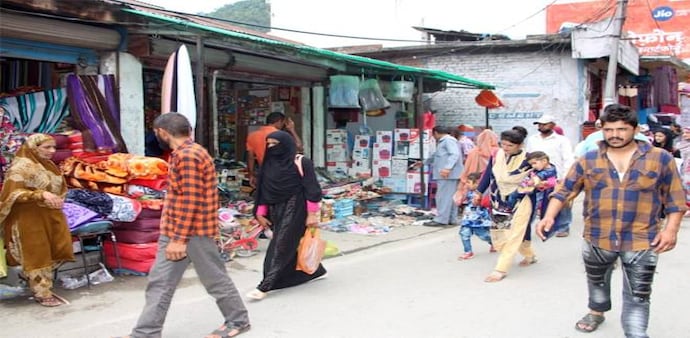 Article 370: The army has said that the peace is prevalent in Kashmir valley despite restrictions after Article 370 was revoked last week. Article 370: The army has said that the peace is prevalent in Kashmir valley despite restrictions after Article 370 was revoked last week.