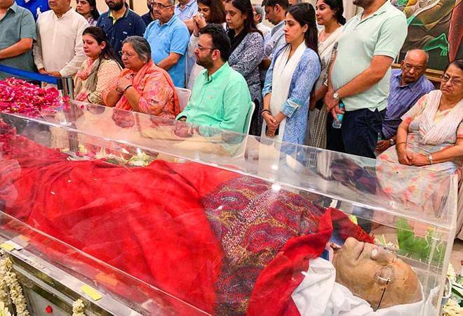 Former finance minister Arun Jaitley cremated with full state honours