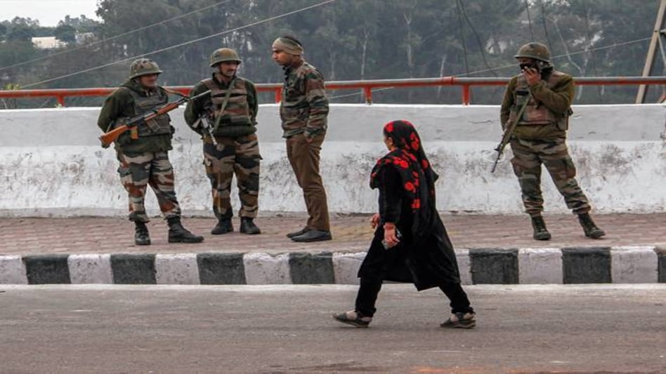 The central government has imposed a curfew in Jammu and Kashmir since Monday morning The central government has imposed a curfew in Jammu and Kashmir since Monday morning