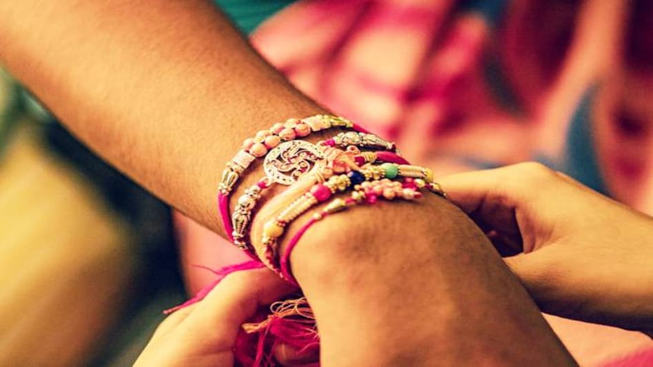 Raksha Bandhan 2019: The appropriate time to tie rakhi to brothers is from 10:22 in the morning to 08:08 in the night of 15 August 2019 Raksha Bandhan 2019: The appropriate time to tie rakhi to brothers is from 10:22 in the morning to 08:08 in the night of 15 August 2019