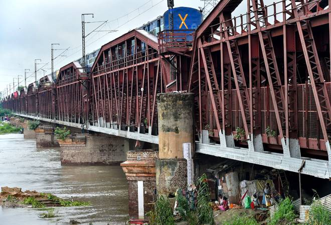 Delhi flood alert: Kejriwal calls emergency meeting; Yamuna expected to cross danger mark