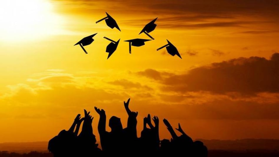 The reform proposal also calls for ensuring the transfer of funds to needy students and for the government to arrange educational loans. The reform proposal also calls for ensuring the transfer of funds to needy students and for the government to arrange educational loans.