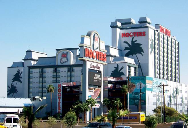 US Entry With Hooters US Entry With Hooters