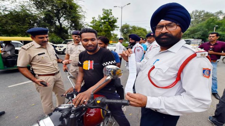 The Delhi police had issued 3,900 challans to traffic violators on Day 1 of implementation of Motor Vehicle Act. The Delhi police had issued 3,900 challans to traffic violators on Day 1 of implementation of Motor Vehicle Act.