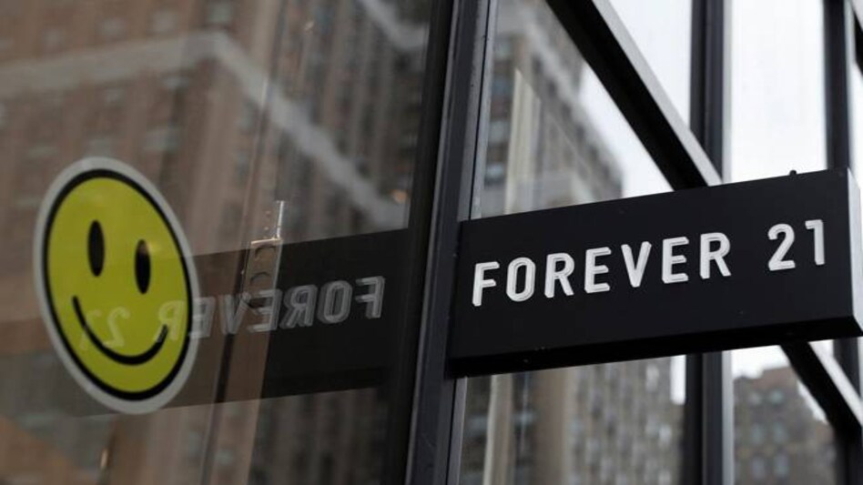 Forever 21 lists both assets and liabilities in the range of $1 billion to $10 billion, according to the court filing in the U.S. Bankruptcy Court for the District of Delaware. Forever 21 lists both assets and liabilities in the range of $1 billion to $10 billion, according to the court filing in the U.S. Bankruptcy Court for the District of Delaware.