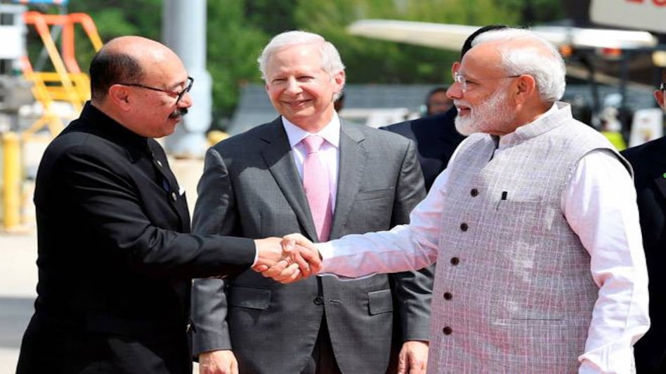 Prime Minister Narendra Modi being received by Indian ambassador to the US, Harsh Vardhan Shringla, and US Ambassador to India Kenneth Juster on his arrival at George Bush International Airport in Houston, Texas, USA, on Saturday. Photo: PTI Prime Minister Narendra Modi being received by Indian ambassador to the US, Harsh Vardhan Shringla, and US Ambassador to India Kenneth Juster on his arrival at George Bush International Airport in Houston, Texas, USA, on Saturday. Photo: PTI