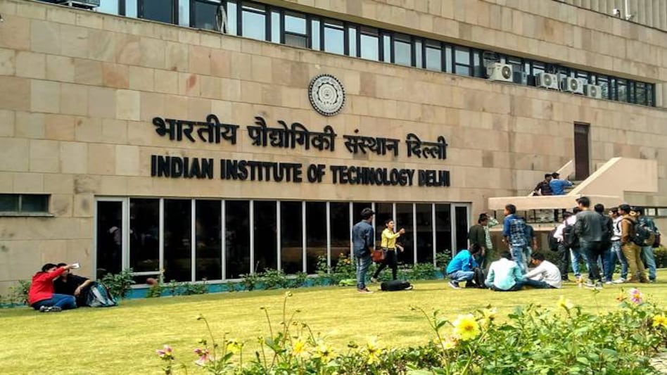 In 2018, during the IIT placement season, around 10 students were offered salary packages of over Rs 1 crore. In 2018, during the IIT placement season, around 10 students were offered salary packages of over Rs 1 crore.