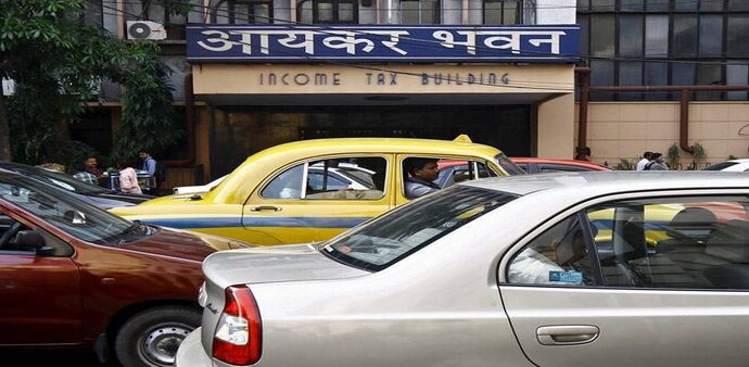 The notices were reportedly served on March 28 under the 2015 Black Money Act for their "undisclosed foreign income and assets". The notices were reportedly served on March 28 under the 2015 Black Money Act for their "undisclosed foreign income and assets".