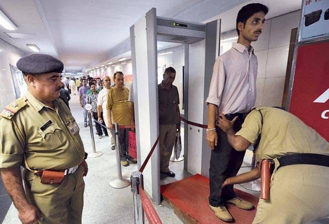 Rs 3 crore cash, gold jewellery, cameras left behind on Delhi Metro in last 3 years