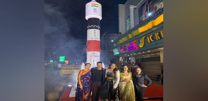 Mission Mangal Box Office Collection: This past weekend, Mission Mangal pulled in Rs 180 crore domestically and approximately Rs 251.16 crore worldwide. Mission Mangal Box Office Collection: This past weekend, Mission Mangal pulled in Rs 180 crore domestically and approximately Rs 251.16 crore worldwide.