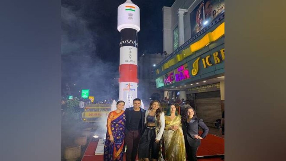 Mission Mangal Box Office Collection: This past weekend, Mission Mangal pulled in Rs 180 crore domestically and approximately Rs 251.16 crore worldwide. Mission Mangal Box Office Collection: This past weekend, Mission Mangal pulled in Rs 180 crore domestically and approximately Rs 251.16 crore worldwide.